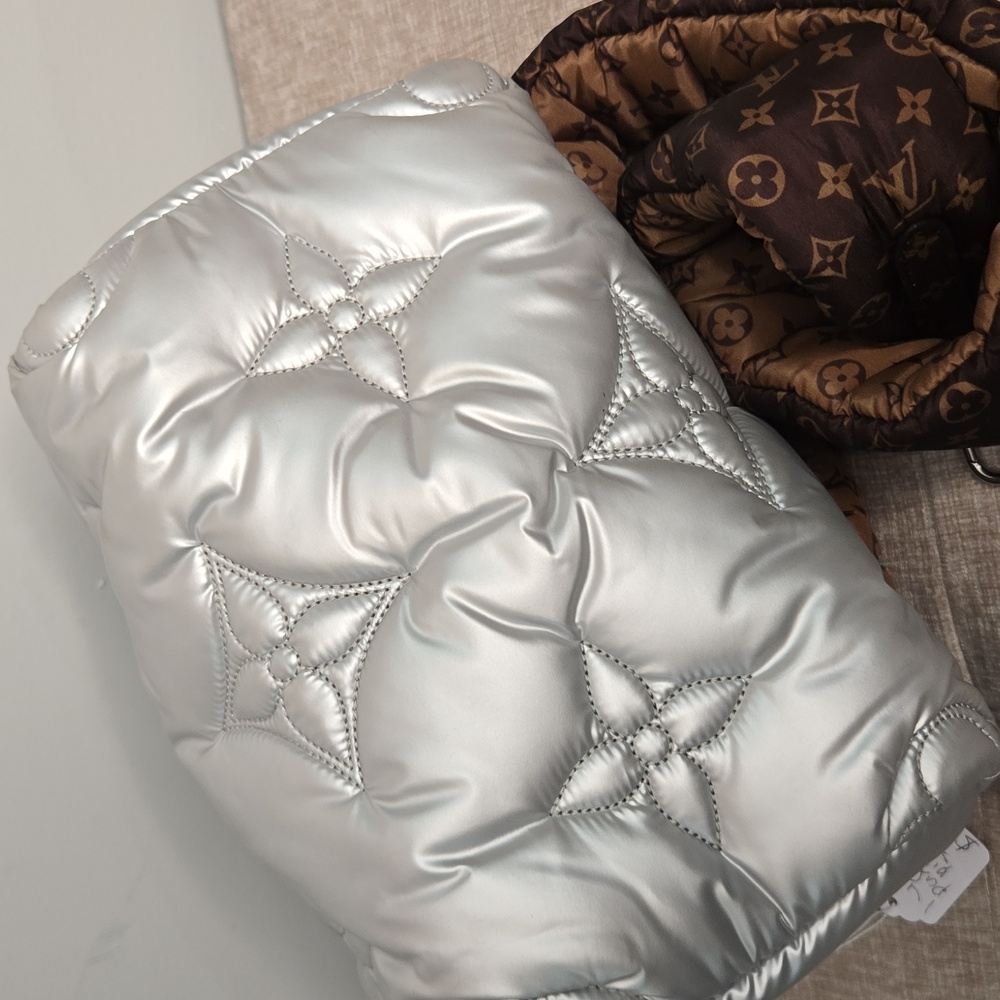 Louis Vuitton Limited Edition Silver Giant Monogram Econyl Pillow Speedy 25 - Picture 6 of 12